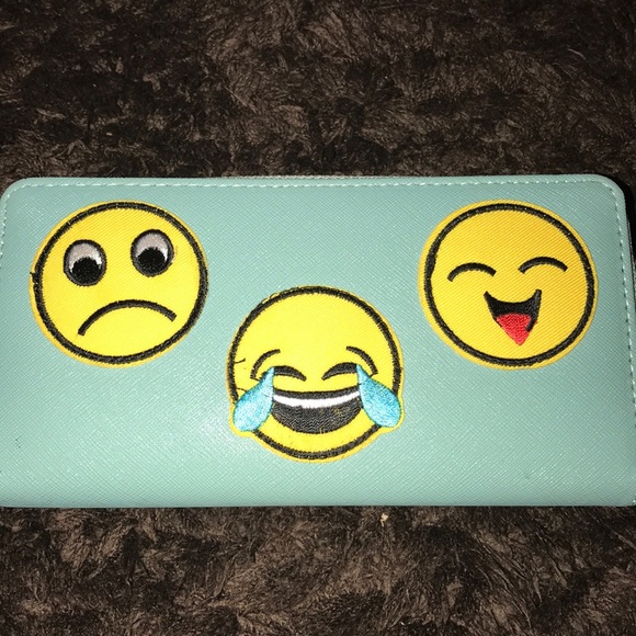 Nwt mint emoji all around zippered wallet - Picture 2 of 6